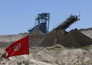 Des supporters de l'ES Métlaoui bloquent la production de phosphate