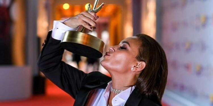 Hend Sabry remporte l'Etoile de la Meilleure actrice au Festival du Film d'El Gouna