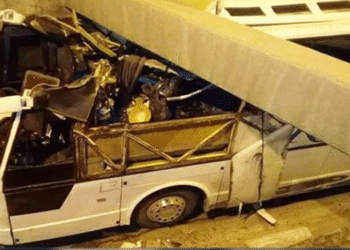 En absence de signalisations, un bus heurte un tunnel à Radès