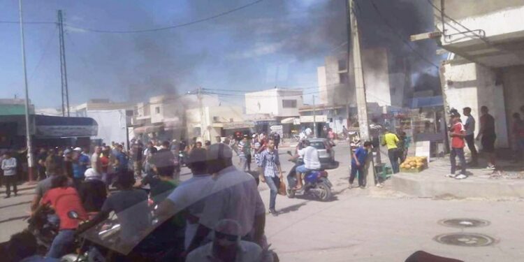 A Sidi Bouali, des affiches de candidats brûlées
