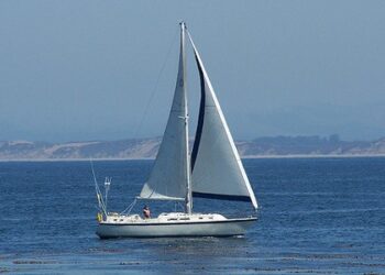 Deux champions de sports nautiques atteignent l'Italie à bord de voiliers !