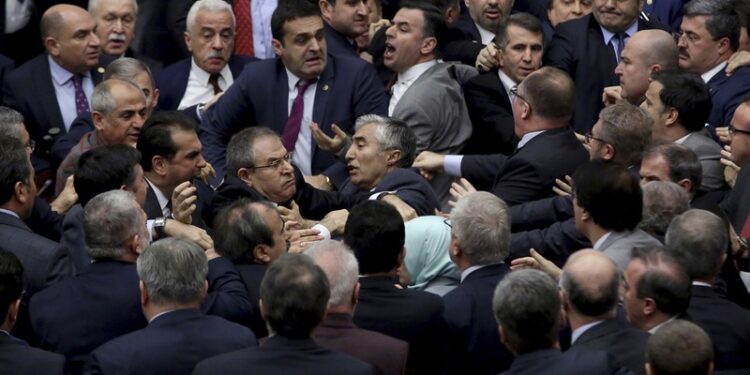 Tunisie : Après une campagne à couteaux tirés, des îlots parlementaires ingouvernables