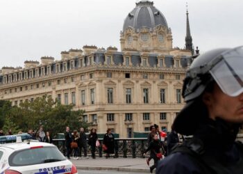 Paris : Quatre policiers morts dans une agression à l'arme blanche