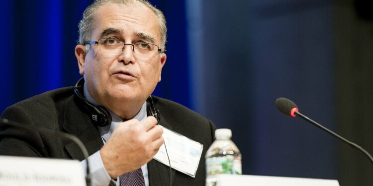 Rafaâ Ben Achour : "L'actuel régime politique paralyse le pays !"