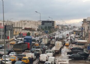 Des citoyens en colère bloquent la route Tunis–Bizerte, des centaines de véhicules bloqués