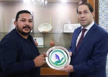 "Ahmini" et Maher Khelifi, honorés par Youssef Chahed