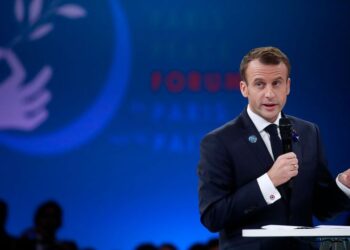 Macron à l'ouverture du forum international sur la Paix : La Tunisie a réalisé un miracle démocratique