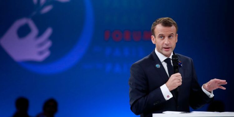 Macron à l'ouverture du forum international sur la Paix : La Tunisie a réalisé un miracle démocratique