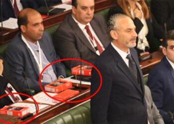 Tablettes offertes aux députés : Yassine Ayari met en garde contre l'espionnage