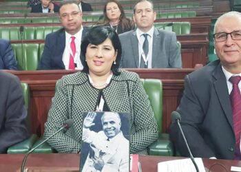 ARP : Abir Moussi place le portrait de Bourguiba au premier rang