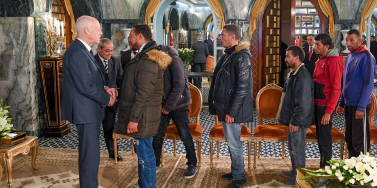 Kais Saied reçoit un autre groupe de jeunes chômeurs