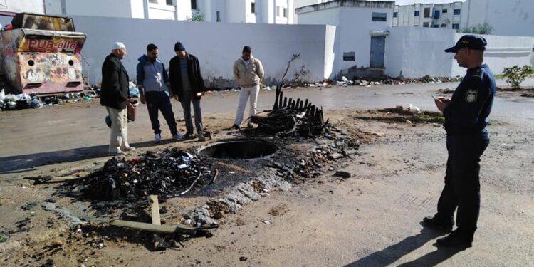 El Mourouj : A peine installés, des conteneurs enterrés incendiés