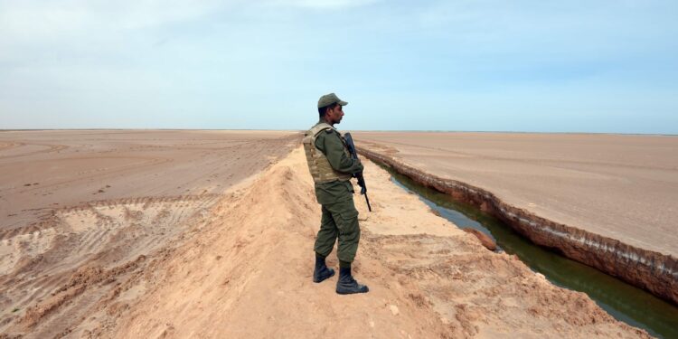 Arrestation de cinq étrangers qui tentaient de franchir illégalement la frontière tuniso-libyenne