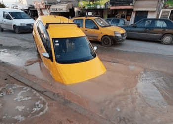 Sousse : Un taxi piégé dans un trou béant en pleine chaussée