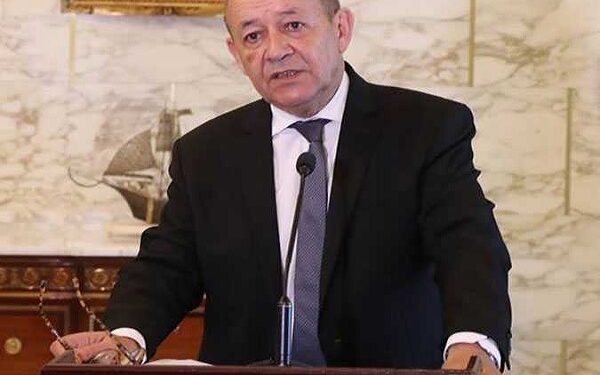 Dossier libyen : La Tunisie et la France partagent la même position, selon Le Drian