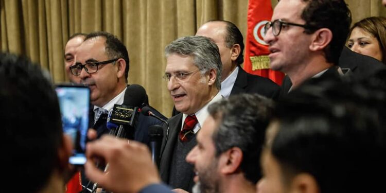 Nabil Karoui annonce la formation d'un large front parlementaire