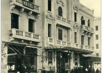 En remontant les deux avenues : Rossini, Maison Modèle, Paris Bar