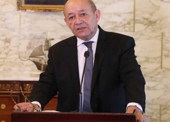 Se faisant passer pour Le Drian, ils tentent de vendre des hélicos à la Tunisie !