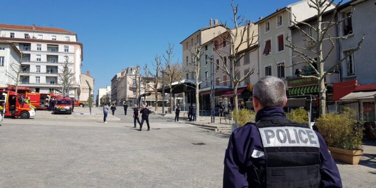 Deux morts et 7 blessés dans une attaque au couteau en France