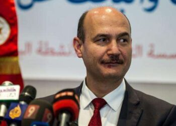 A contre-barbe : Il était un ministre binational en "permission"