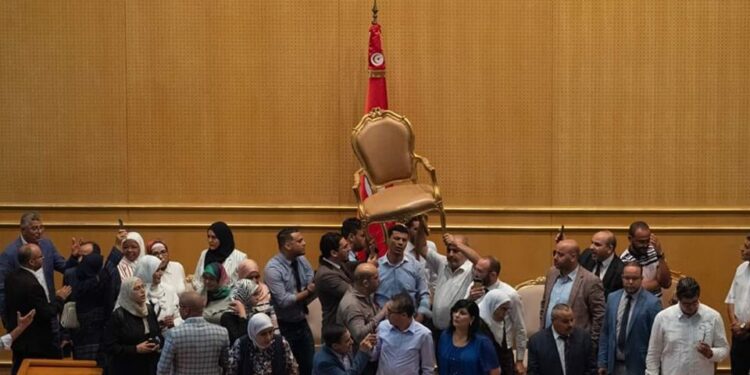 Zouhayer Maghzaoui : "Fermons le parlement !"