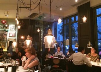 Pour relancer le secteur de la restauration, le gouvernement britannique paie 50% des additions