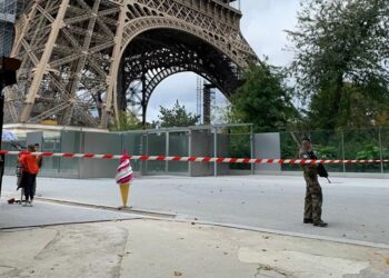 France : La Tour Eiffel évacuée après une alerte à la bombe