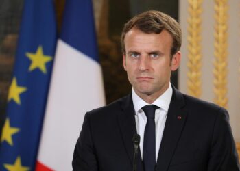 Emmanuel Macron annonce le confinement en France