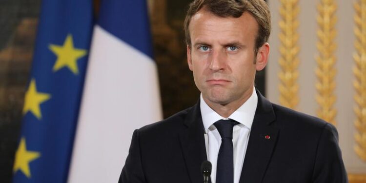 Emmanuel Macron annonce le confinement en France