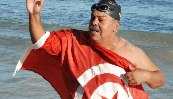 Nouveau record pour Nejib Belhedi avec le tour de l'île de Djerba à la nage