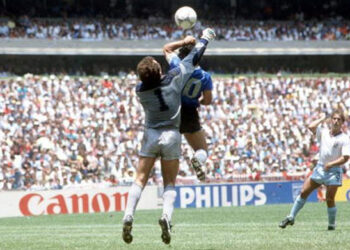 Et Dieu cr&eacute;a Maradona !