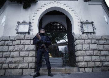 France : Action "immédiate" et "inédite" contre 76 mosquées