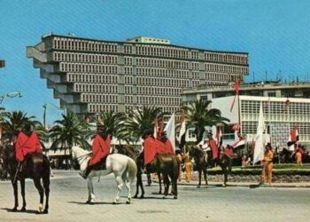 Années 1970 : L'incontournable silhouette de l'hôtel du Lac
