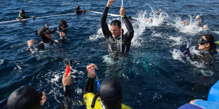 Walid Boudhiaf bat le record du monde d’apnée