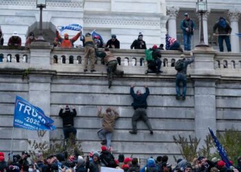Chaos à Washington : Les pro-Trump envahissent le Capitole