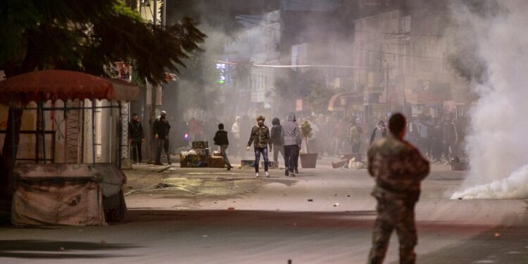 Tunisie : Arrestation de 347 individus recherchés lors des troubles nocturnes
