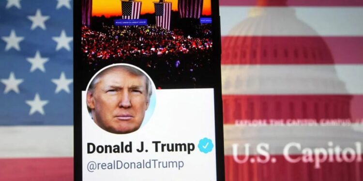 Donald Trump, banni définitivement de Twitter