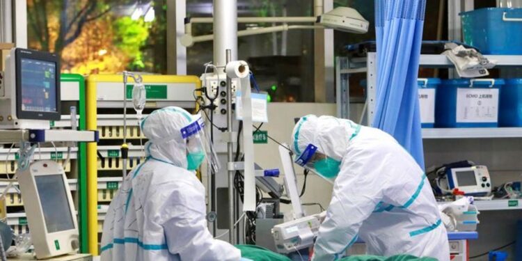 Le coronavirus ne sera pas vaincu avant la fin de l'année, insiste l'OMS