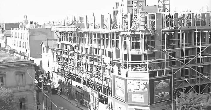 Années 1930, le chantier de l'immeuble La Nationale