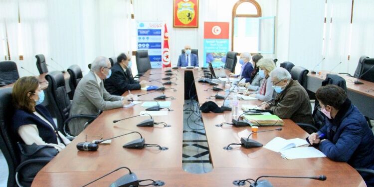 Tunisie : Le comité scientifique propose un confinement ciblé dans les clusters