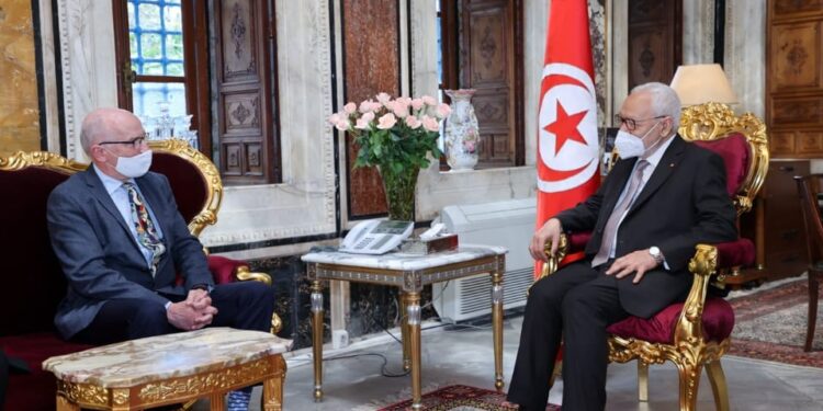 La Cour constitutionnelle au cœur d'une réunion entre Ghannouchi et l'ambassadeur de l'UE