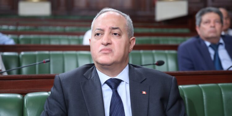 Acc&egrave;s &agrave; l'eau : Fadhel Kraiem pr&eacute;voit un &eacute;t&eacute; "tr&egrave;s difficile" en Tunisie