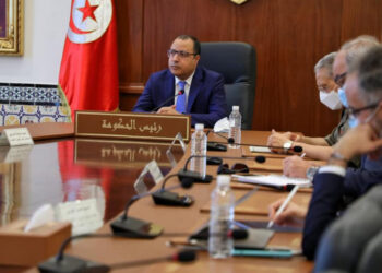 Tunisie : Mechichi appelle &agrave; vacciner les seniors chez eux