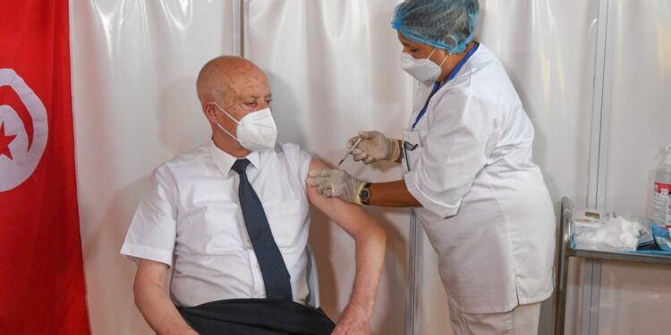 Tunisie : Kais Saied consent, enfin, à se faire vacciner