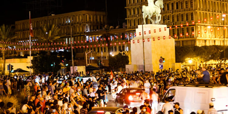 Les Tunisiens dans la rue pour célébrer les décisions de Carthage