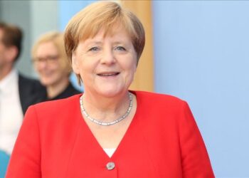 "Merkel a soulign&eacute; la n&eacute;cessit&eacute; de revenir &agrave; la d&eacute;mocratie parlementaire en Tunisie", selon son cabinet