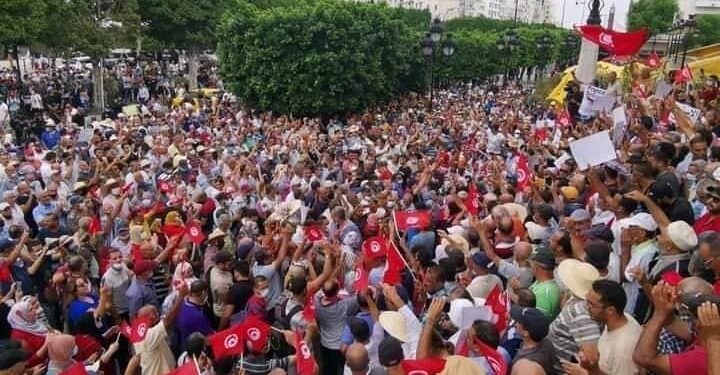 Mesures du 25 juillet : La rue divisée !