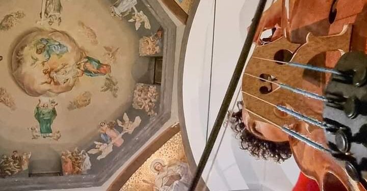 Le violoncelle, la fresque et le photographe