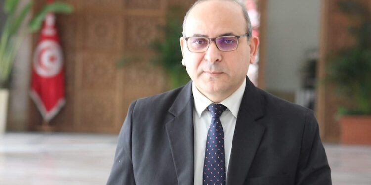 Sans salaire, Abdellatif Aloui met ses livres en vente pour "subvenir aux besoins de sa famille"