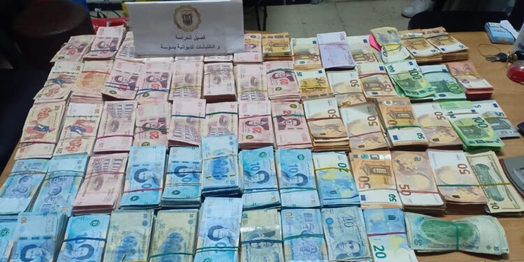 Sousse : La Douane saisit 457 mille dinars en devises de contrebande